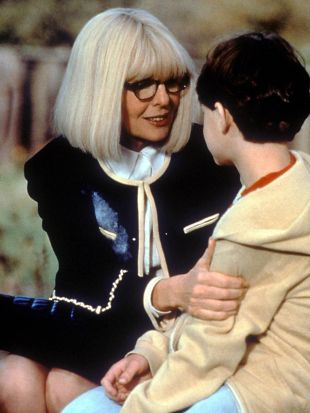 Diane Keaton as Roberta, talking to her nephew Jack